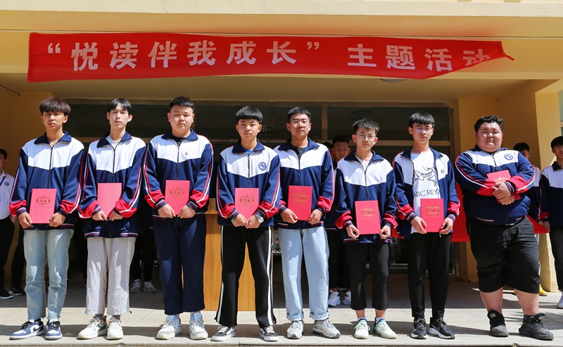 校园乒乓球赛男子单打前八名